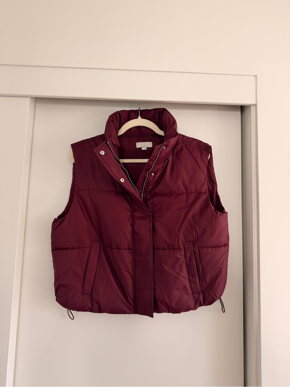 Loft Women's Burgundy Puffer Vest - Sleeveless Quilted Jacket Small